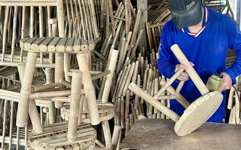 Bamboo Chair and Stool Factory Production