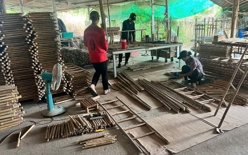 Bamboo Furniture Production in Bamboo Legend